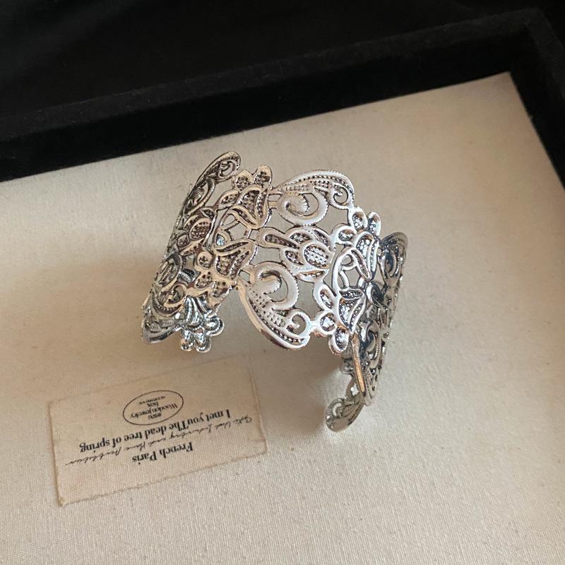 Elegant Retro Metal Flower Openwork Bangle - Luxurious Court Style Jewelry Armlet.