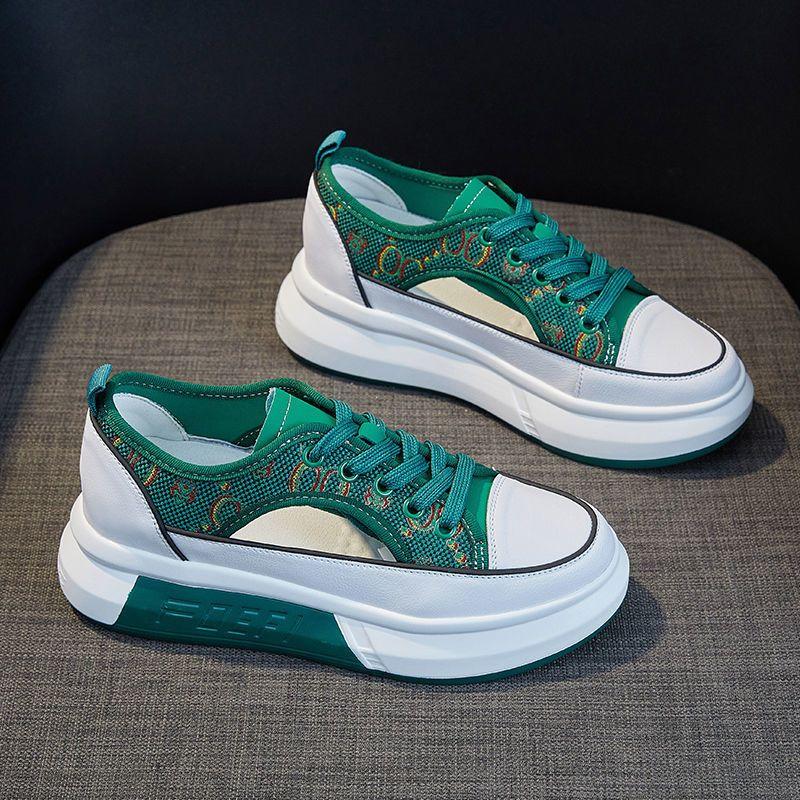 

Полотняні спортивні тенісні кросівки для жінок. Дизайнерські жіночі кросівки. Тренд 2024. Пропонуються з рекламною акцією. Гаряча мода, повсякденний зелений плоский одяг. 40