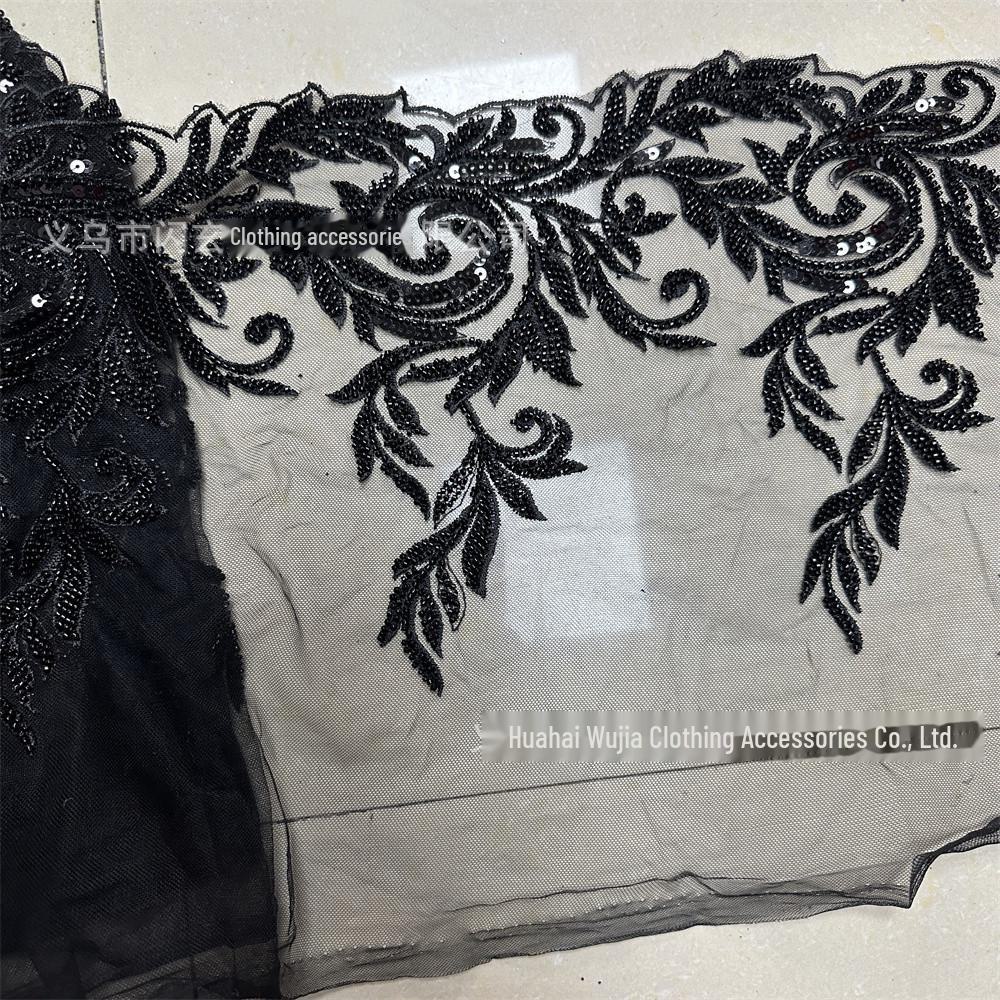 Вышитое бисером кружево, свадебное платье, фата и детский головной убор своими руками