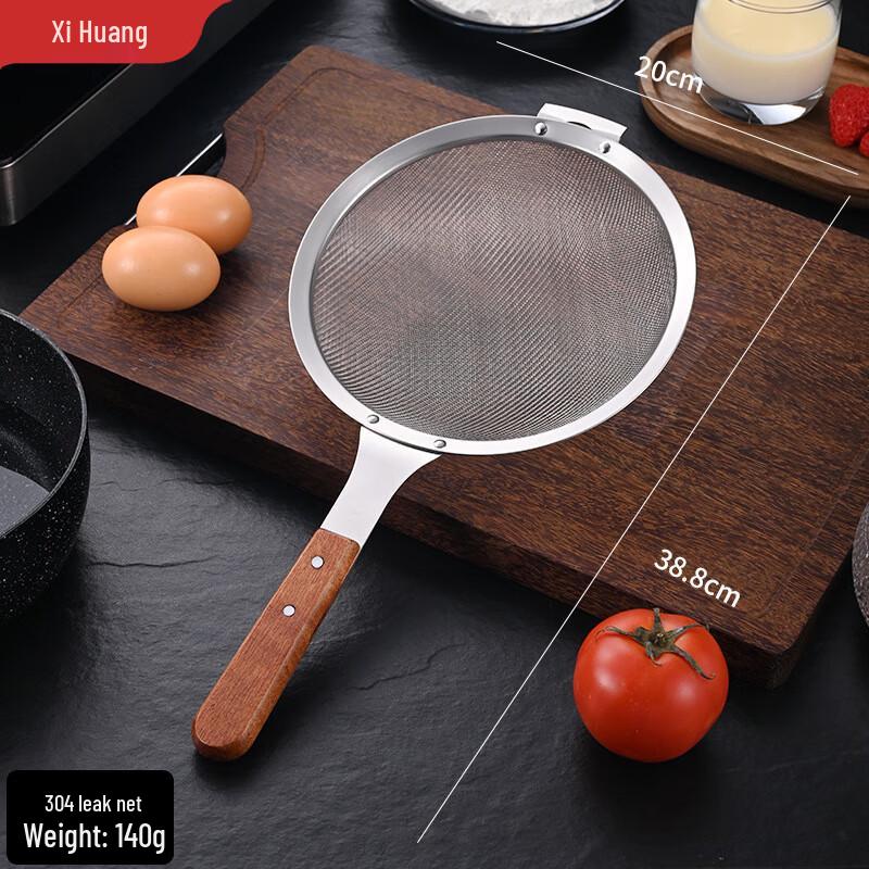 Feinmaschiges Sieb aus Edelstahl mit Holzgriff