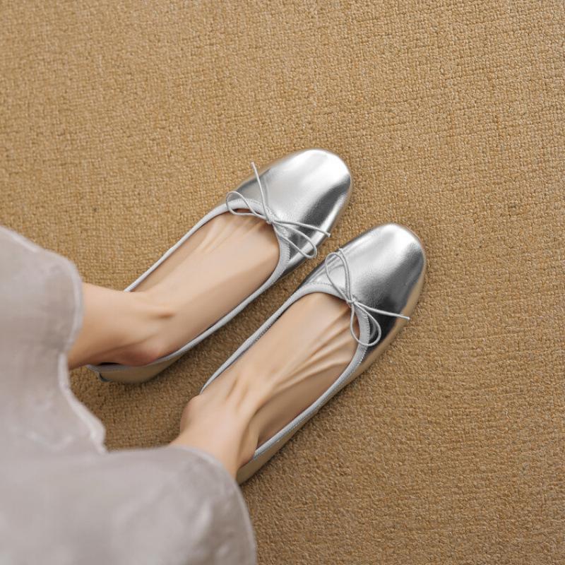 

New leather fashion four-season flat-soled single shoes non-slip beef tendon sole large size shoes comfortable and soft sheepskin women s shoes low 39 серебряный