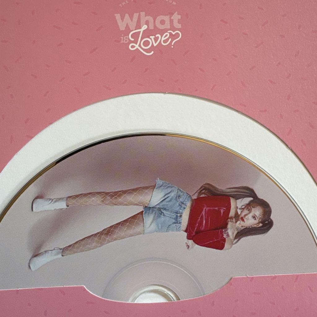 [USED] TWICE What Is Love? Album