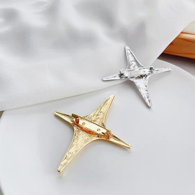 Yousheng Metall Vierzackiger Stern Brosche Elegant Luxus Gold Silber Farbe Bekleidungszubehör Damen Business Anzug Reversnadel Modeschmuck