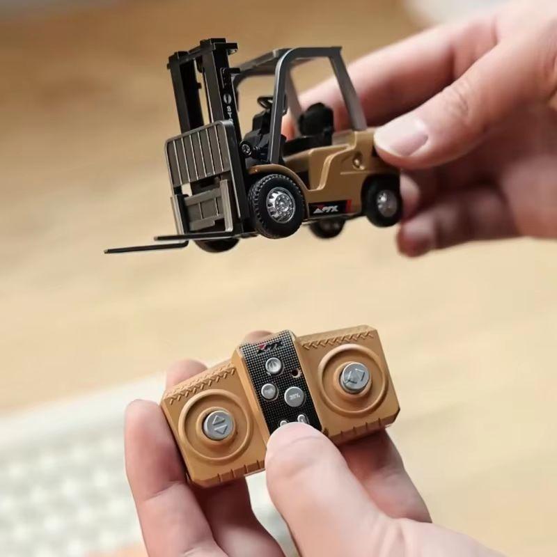 New 1/64 Remote-Controlled Alloy Forklift Engineering Vehicle Tabletop Toys Model Collection Gift For Boys