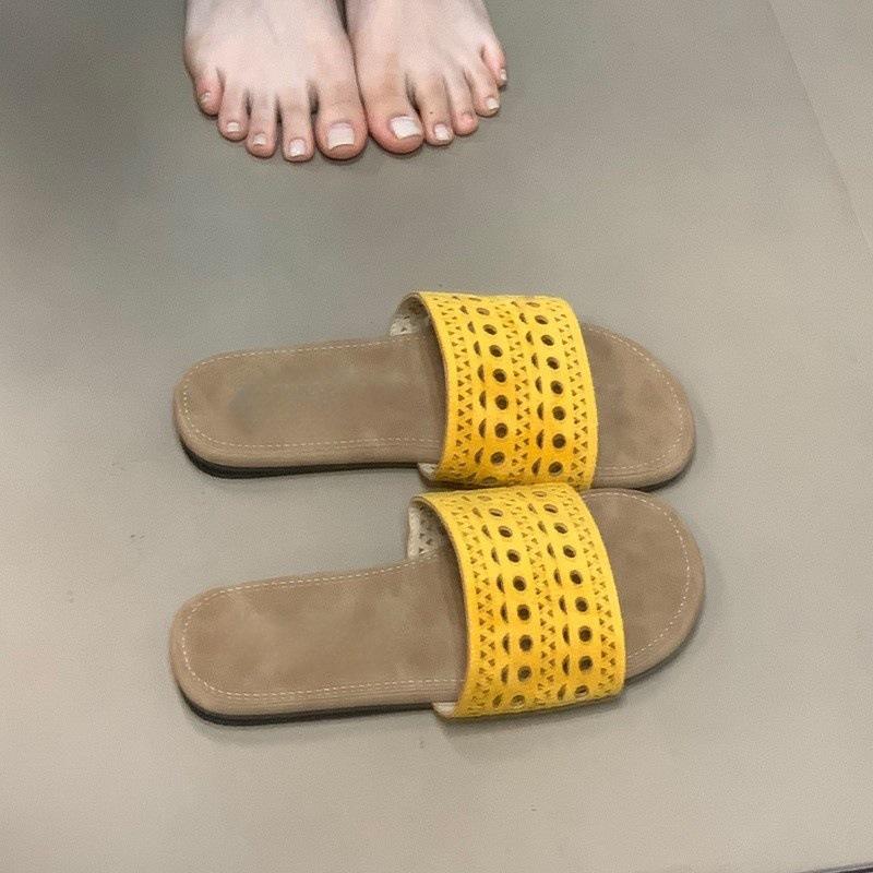 Ethnic style hollow cool slippers women's summer beach slippers 2025 new one-word drag niche