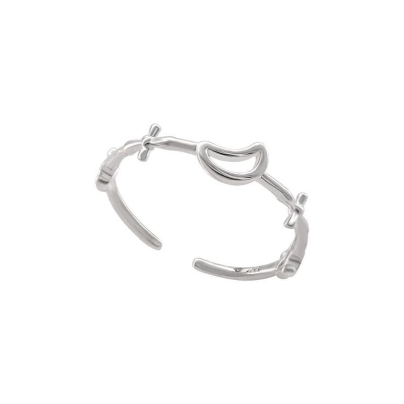 

Simple Butterfly-shaped Thin Ring for Women, Stylish Finger Ring with Luxurious and High-end Feel, Elegant Opening Design for Index Finger.