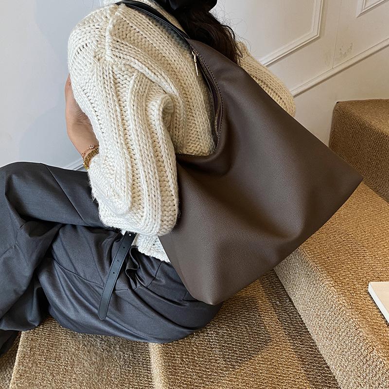 Retro bag women's large-capacity 2025 new autumn and winter versatile simple shoulder bag is popular this year, tote bag