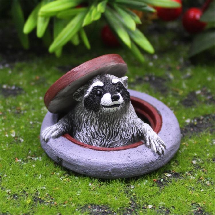 Cartoon Manhole Cover Raccoons Figurine Ornament Realistic Resins Animal Figure for Desk Shelf or Outdoor Garden Decors