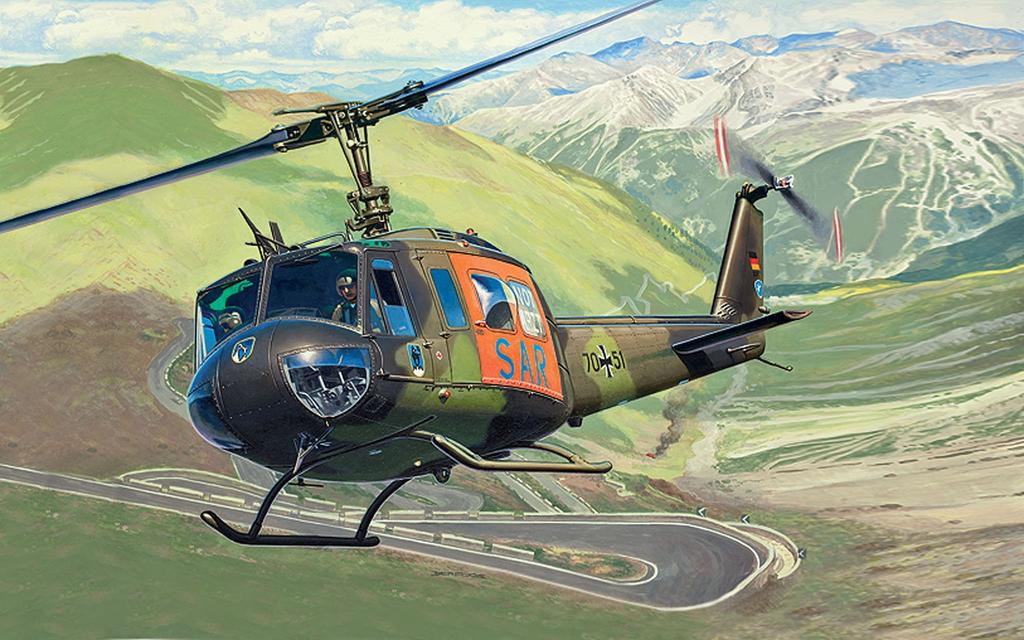German Revell SAR 04444 Plastic Model 1/72 UH-1D