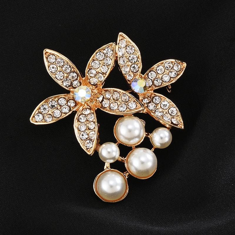 High-End Korean Alloy Scarf Buckle with Diamond, Pearl, and Brooch Pin Accessories