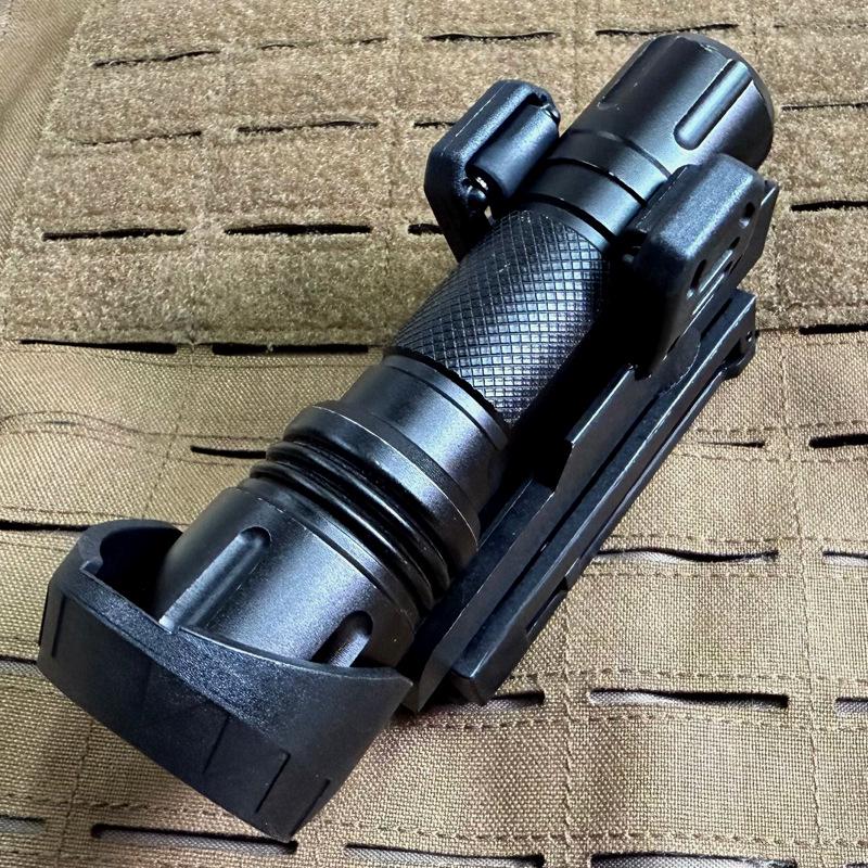 Quick-Draw Tactical Flashlight Holster: High-Intensity, Side-Opening, Waist-Mounted Torch Holder