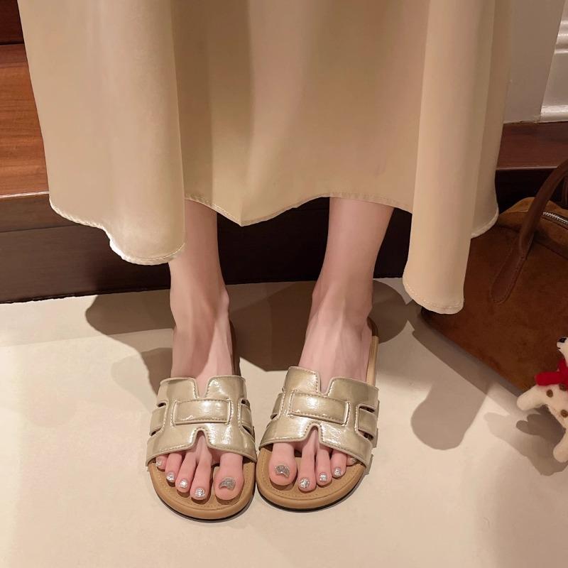 

Flat-bottomed slippers women s summer outer wear new fashionable retro woven soft bottom one-word beach sandals 40 золотий