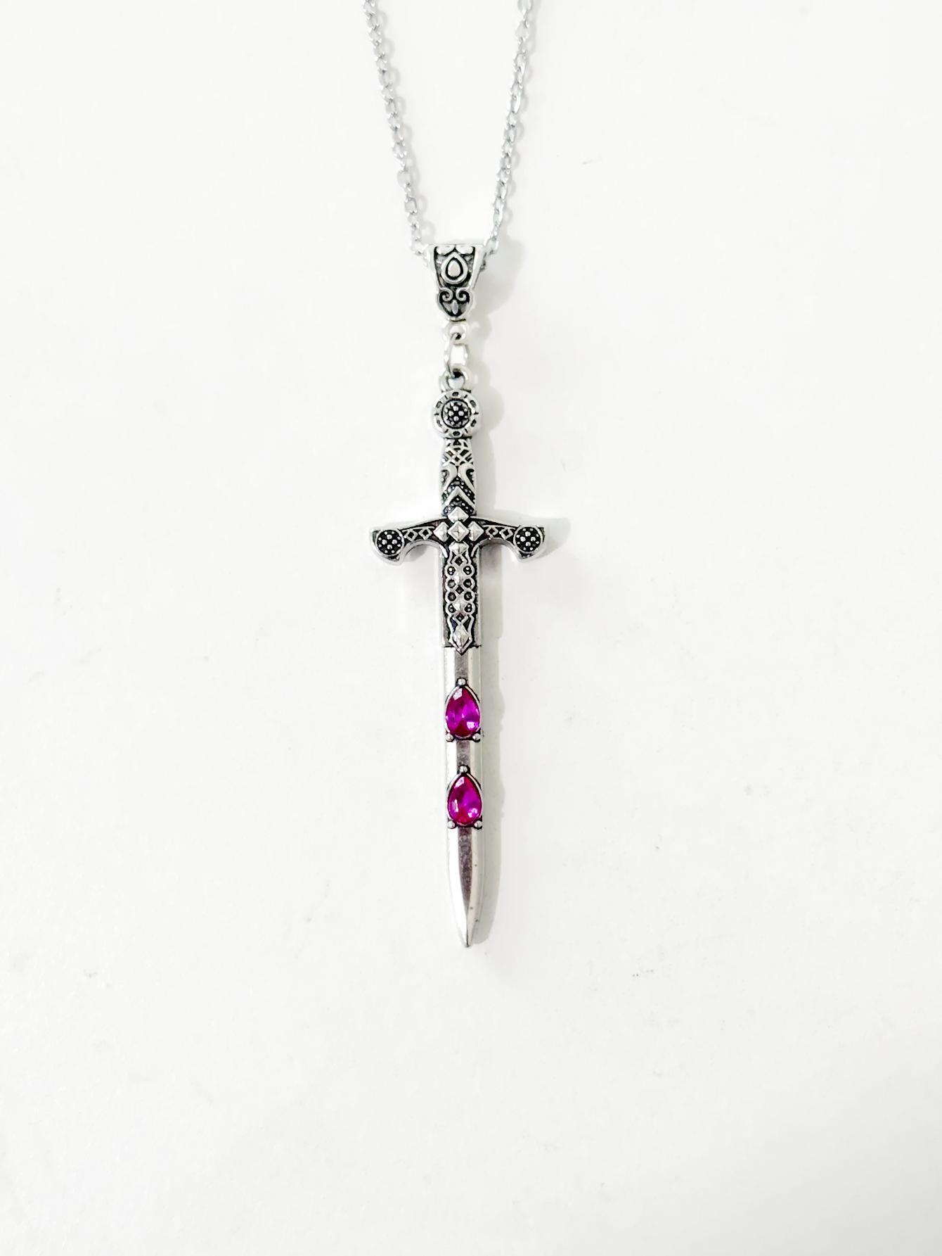 

New Personality Gothic Sliver Color Long Sword Cross Inlay Crystal Pendant Necklace for Women Men Fashion Creative Jewelry Gifts рожевий червоний колір