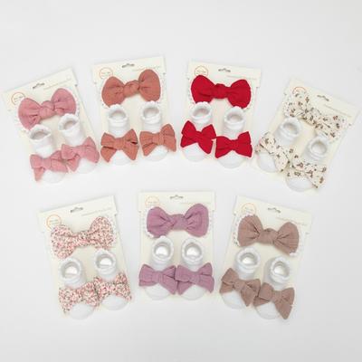 Ensemble de chaussettes pour bébé mignon style européen avec bandeau en dentelle Décor de nœud froissé noué à la main Chaussettes bateau Bandeau pour nouveau-né Chaussettes de sol antidérapantes