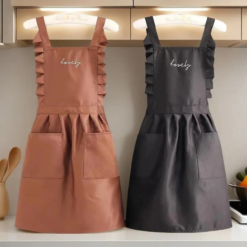 Süße gepunktete Küchenschürze mit süßem Rüschenbesatz in Herzform, große Vordertasche zum Kochen, Backen, Hausreinigung