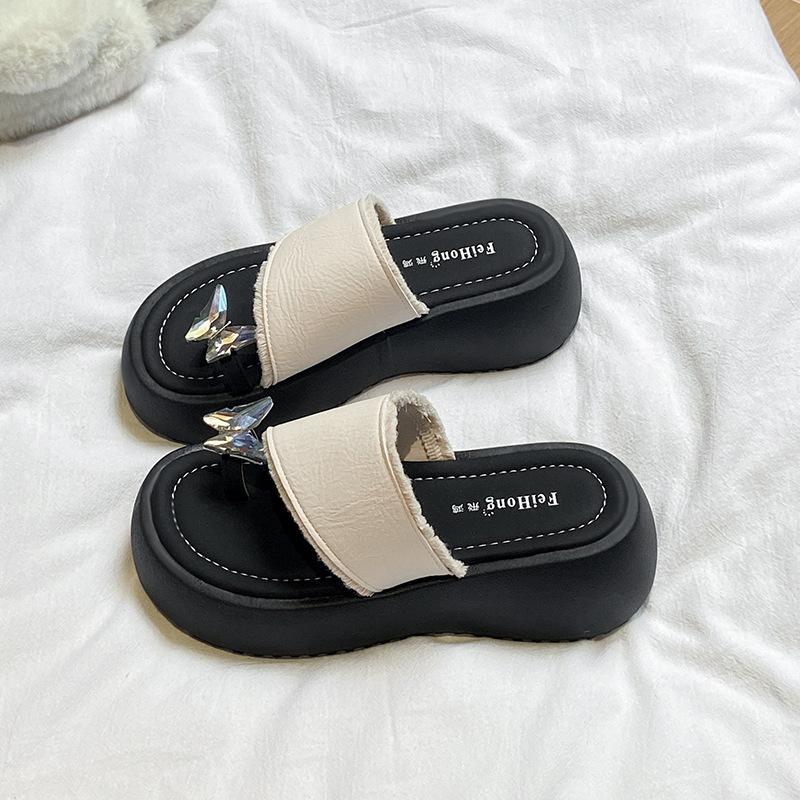 

Butterfly rhinestone platform slippers women s summer wear 2025 new high-end beach shoes toe flat support 40