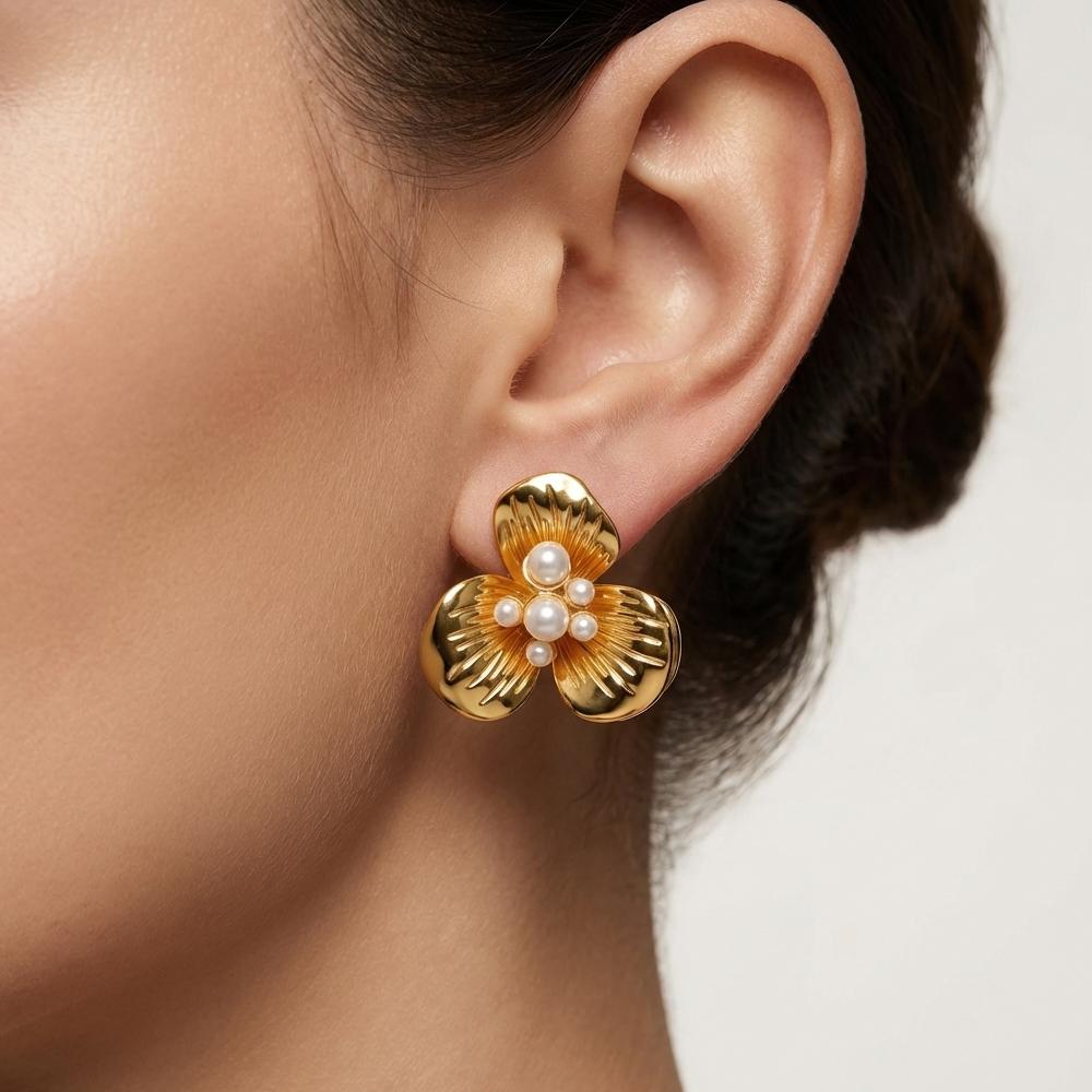 Elegant Vintage Gold Plated Flower Stud Earrings with Pearls Elegant 3-Leaf Petal Earring for Women Wedding Party Jewelry Gift