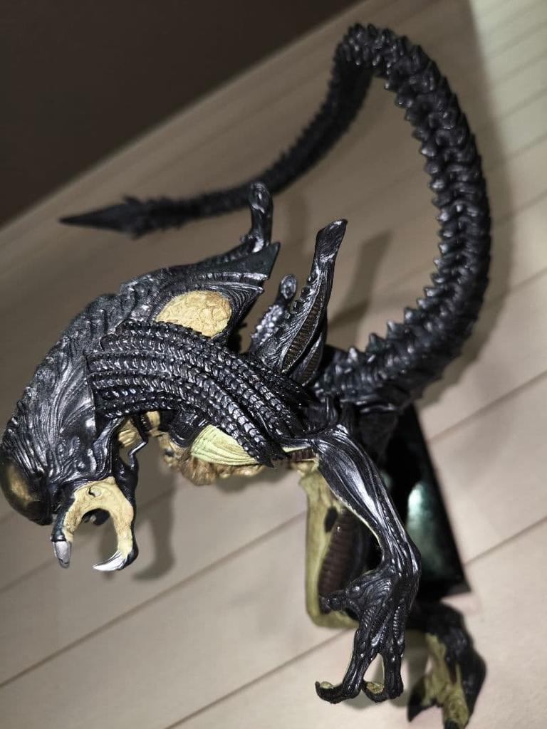 [USED] AVP2 Alien Vs Predator Predalien Bride Figure