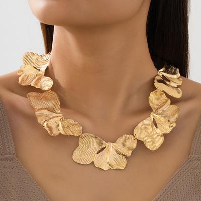 Colar feminino de moda com flor de folha irregular