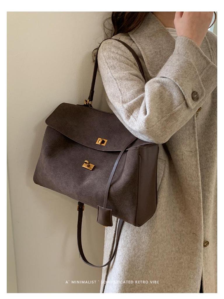 2025 Women's High-End Retro Matte Platinum Handbag: Trendy, Large Capacity Niche Underarm Commute Bag