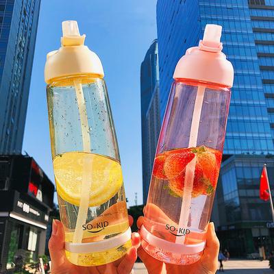 Neue Sportwasserflasche mit Strohhalmen Outdoor-Reisen Wandern Tragbare auslaufsichere Trinkgefäße Plastikwasserflasche Heiße Verkäufe