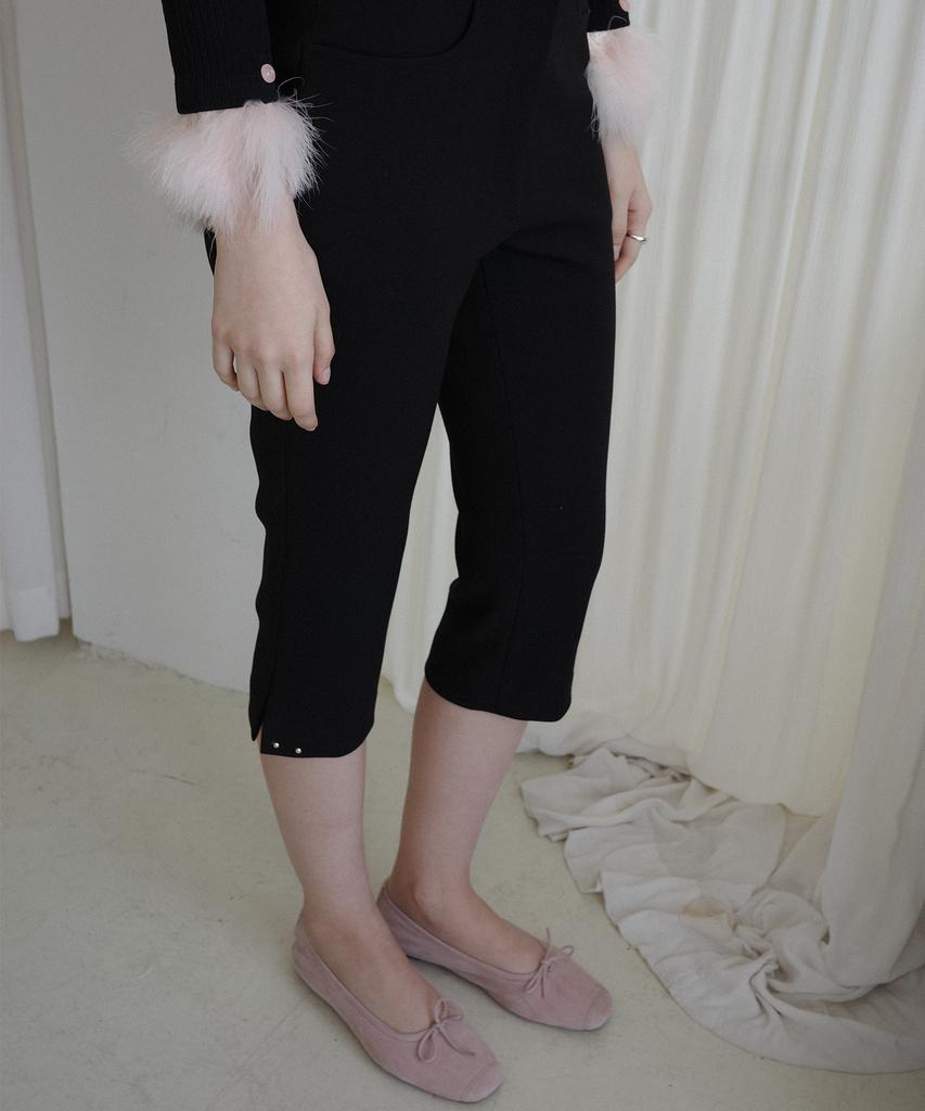 SALON DE YOHN Studded Capri Pants_ Black