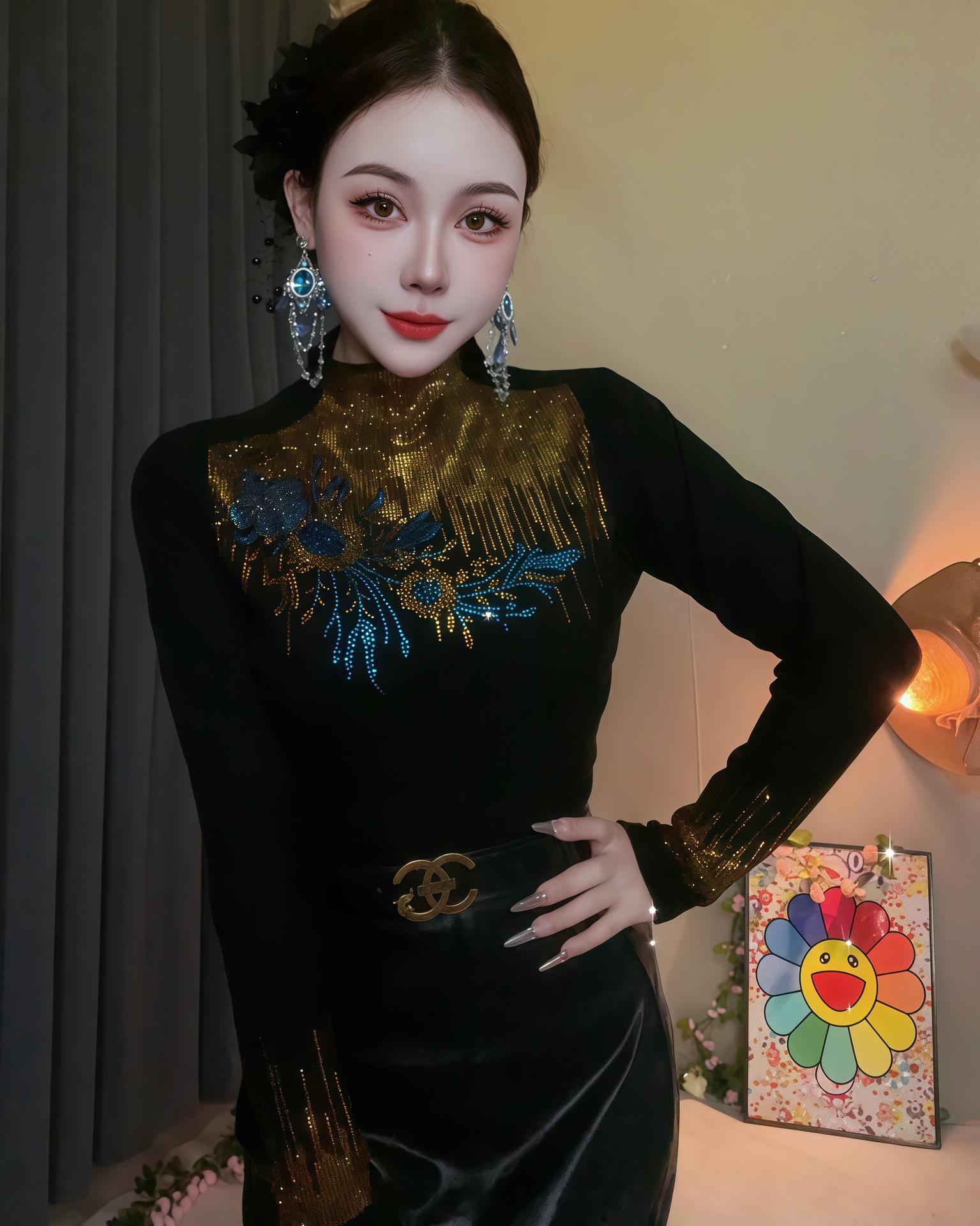 

De Rong Women s Rhinestone Long-Sleeve T-Shirt: Chic Half-High Collar, Elegant Base Layer for Autumn/Winter L