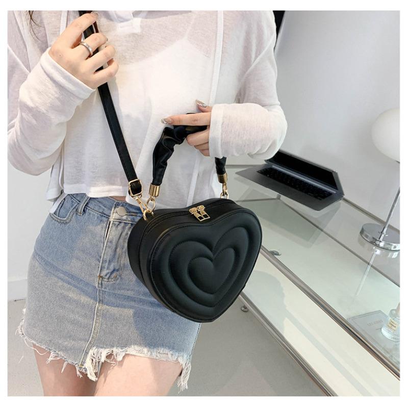 Retro Heart Shape Faux Leather Shoulder Bag for Women Fashionable Vintage Crossbody Purse CLE