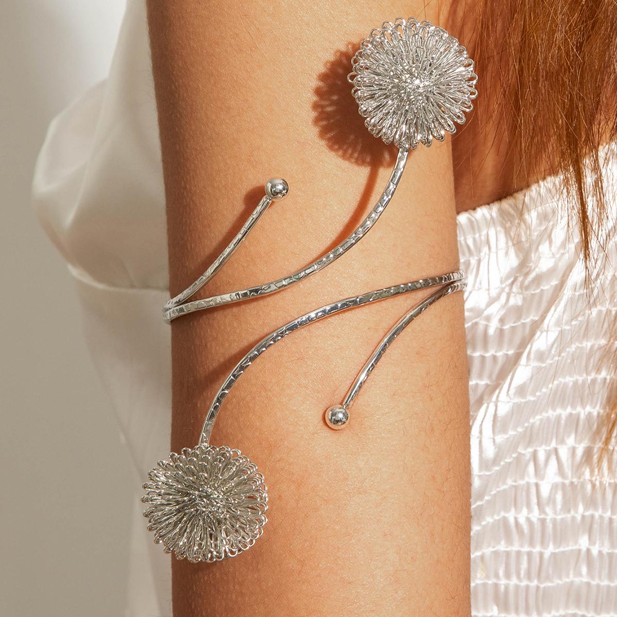 

Новый браслет на руку с металлической проволокой и цветочным шаром для женщин, регулируемый браслет с нишевым дизайном