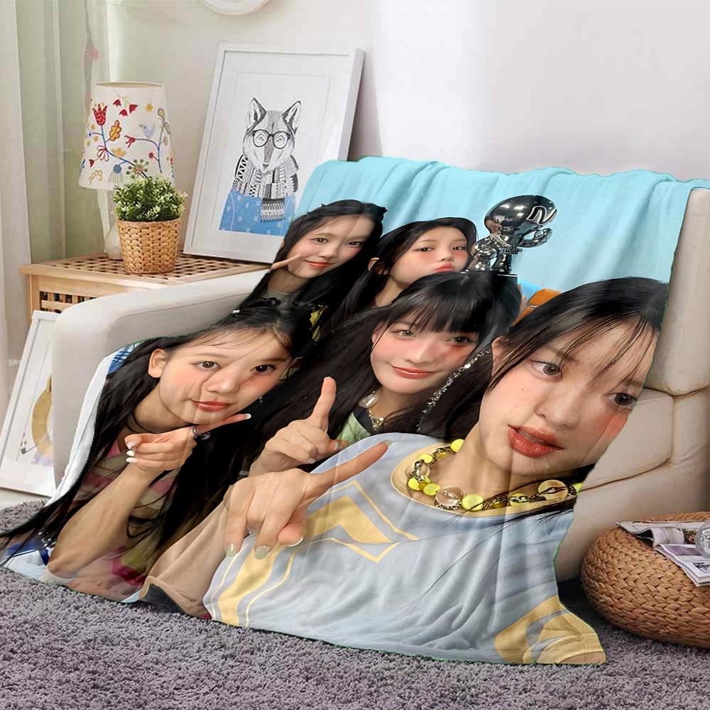 Girl Group Silver Trophy Flannel Blanket Super Soft Warm Cozy Blanket for Sofa Bed Office Travel All‑Season Home Decor Gift