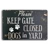 Metal Sign Rustic Please Keep Gate Closed Dogs In Yard Metal Sign Weatherproof Iron Wall Art with Paw Prints for Home