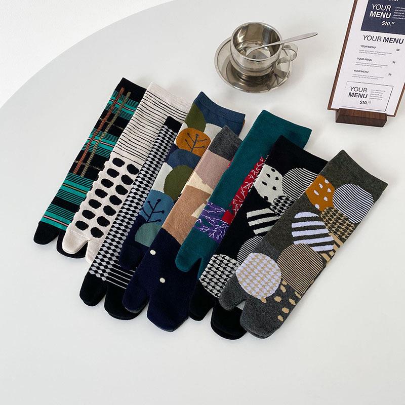 Chaussettes colorées jacquard à deux orteils pour femmes Coton peigné Douces Respirantes Chaussettes à orteils séparés Drôles Chics Plantes Léopard Rayées Chaussettes Tabi