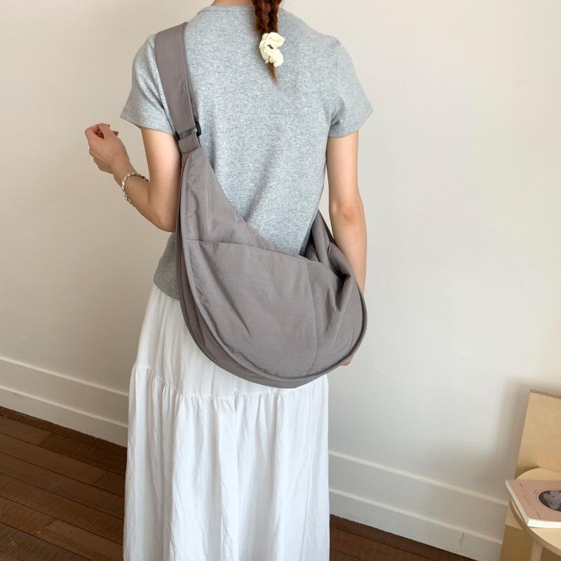 2025 Autumn and Winter New Korean Version of Large-capacity Casual Dumpling Bag Fashionable Versatile Nylon Commuter Shoulder Messenger Bag