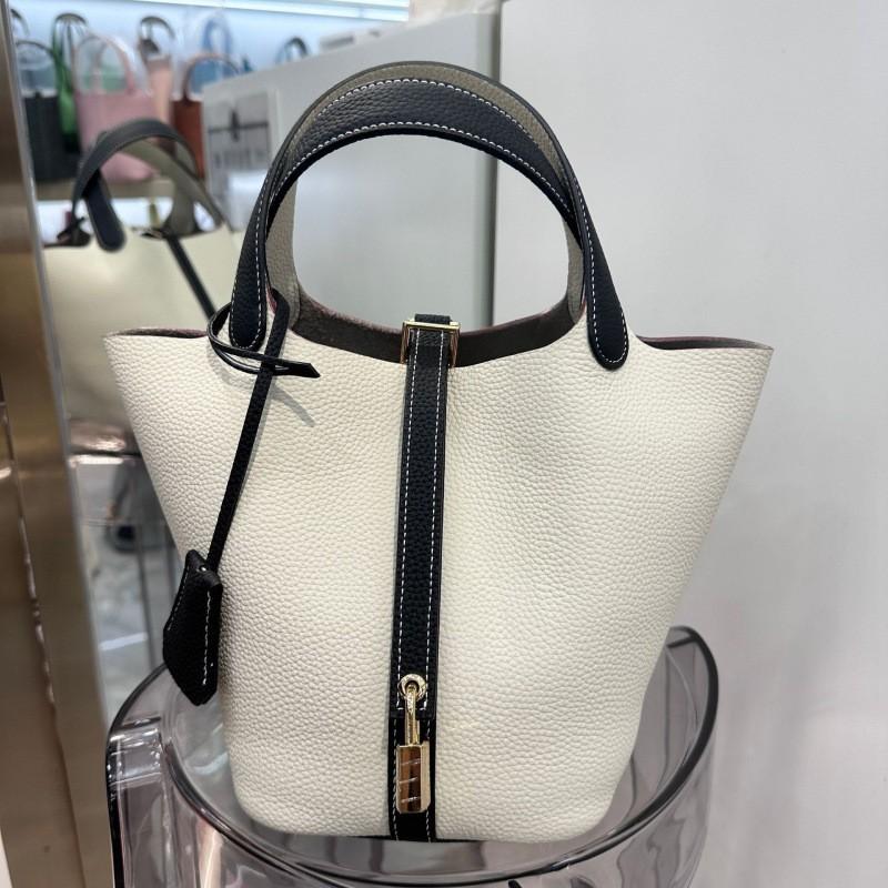 Borsa da Donna in Pelle di Mucca a Strato Superiore 2025 Grande Capacità a Secchiello Portatile alla Moda Morbida Intrecciata Cesto di Verdura Femminile