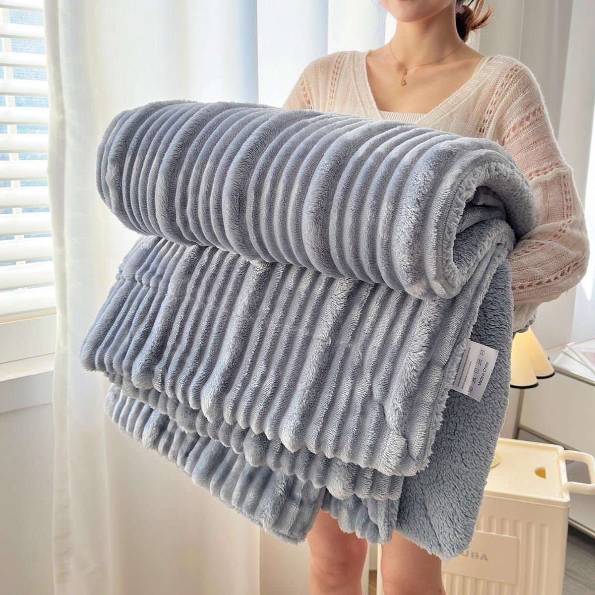 Double-Layered, Extra-Thick Lambswool Blanket for the Office, Air-Conditioned Rooms, and Sofas; Nap Blanket 100*150cm