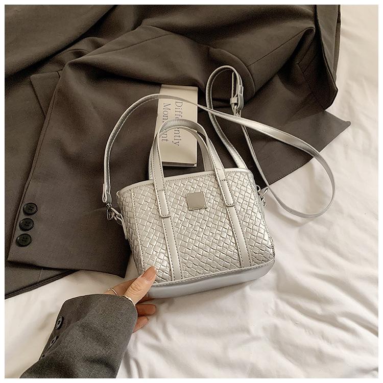 2025 spring new woven pattern portable temperament women's fashion versatile bag light luxury simple light luxury messenger bag