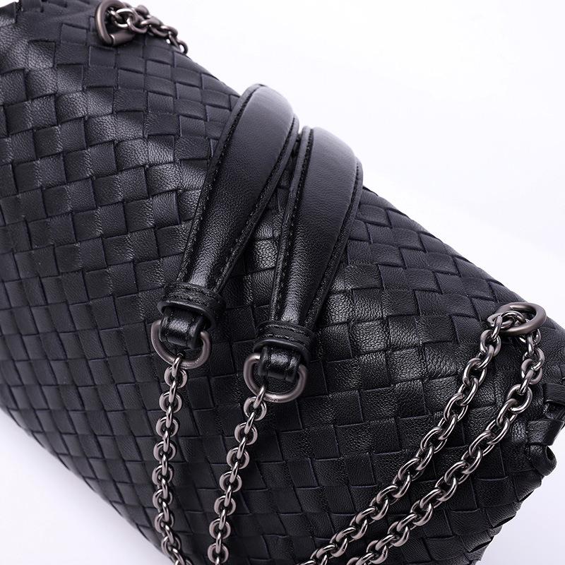 +New Shoulder Bag+Cross Border Trend Shoulder Cross Bag Dual Purpose Chain Bag Hand Woven Women's Bag