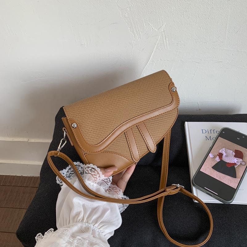 Populaire zadeltas zomer nieuwe damestas mode liefde schoudertas klein fris contrasterende kleur messenger bag