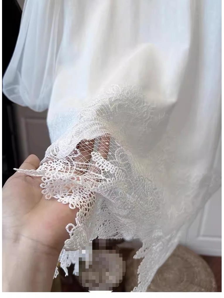 Chic Plus Size Puff Sleeve T-shirt with French Lace & Irregular Hem