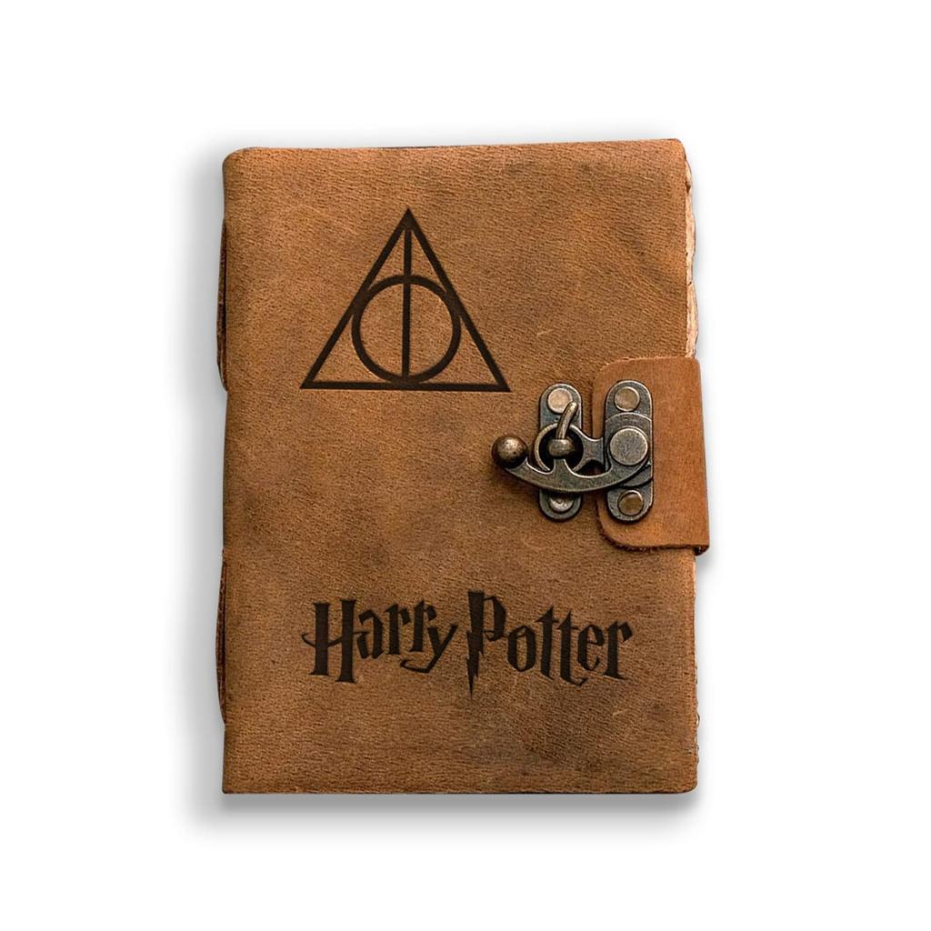 Kožený obal Ručně vyrobený Deckle Edge Papír Vintage rytý diář s kovovým zámkem Denní deník Plánovač Psací zápisník