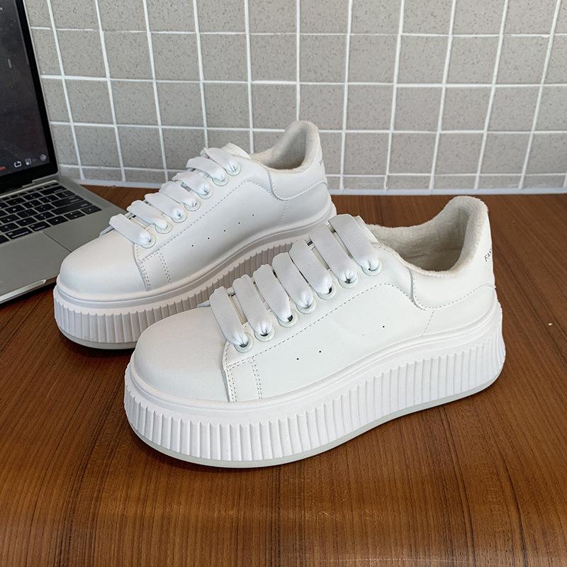 High-end little white shoes women's spring and autumn 2025 new popular versatile small thick-soled height-increasing sports and leisure board shoes