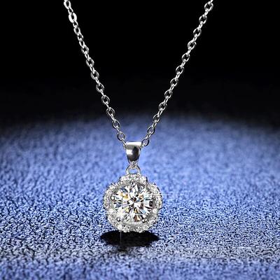 Stříbrný 925 originální 1 karátový diamantový test D Barva Moissanite Náhrdelník s přívěskem ve tvaru růže Platinovaný Pt950 řetízek s drahokamem