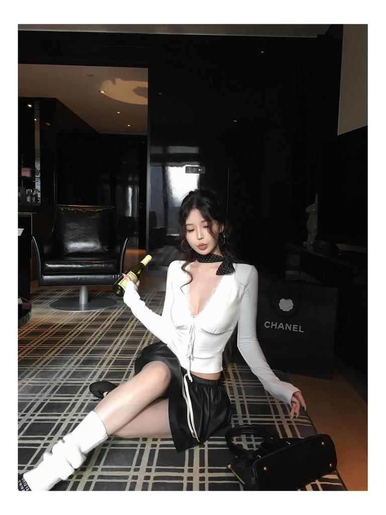 Women's Purple V-Neck Lace Splicing Long-Sleeve Slim Top - Stunning Early Autumn Fashion