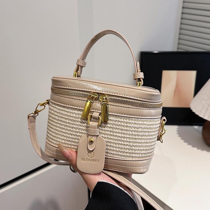 High-end niche design bag women's spring and summer new fashion messenger bag women's portable box bag