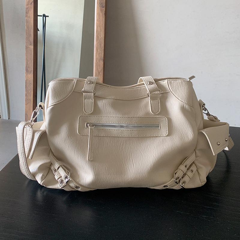 Vintage Women Shoulder Bag PU Leather Rivet Crossbody Bag High Capacity Female Messenger Bags