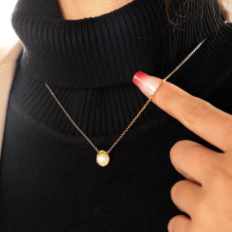 Cool Pearl Necklace Winter Choker Light Luxury Pendant Vintage French Jewelry Long Lasting Elegant Gift