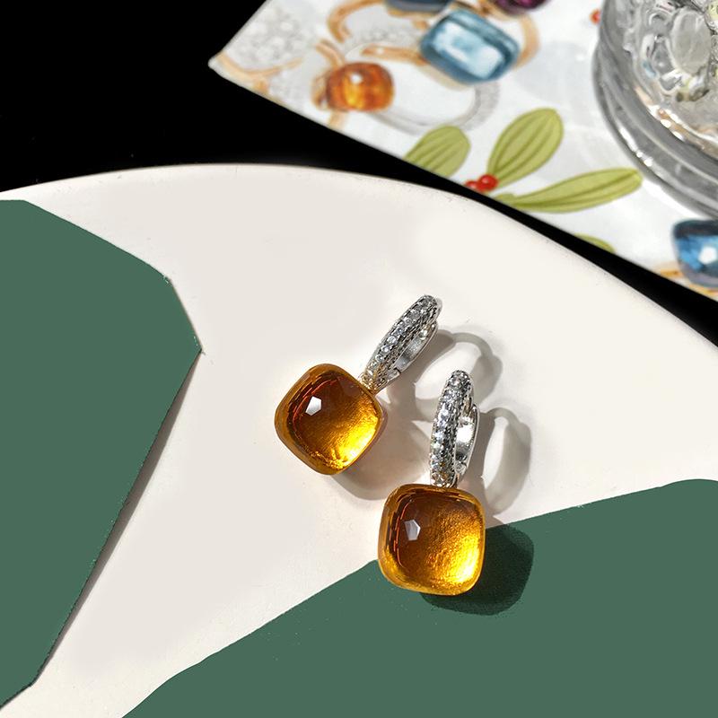 Náušnice puzetky z křišťálu a stříbra S925 ve stylu celebrit – Houbová hlavička s kamenem čtvercového tvaru v barvě bonbónu, zdobená diamanty