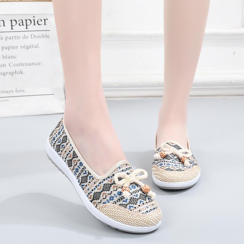 Women's Embroidered Soft Sole Shoes - Old Beijing Style, Breathable, Casual for Spring & Autumn, Perfect for Middle-Aged & Elderly.