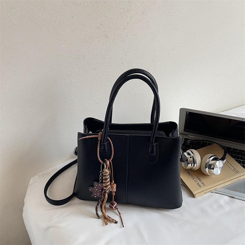 Retro Bag Women's Autumn and Winter 2025 New Versatile Casual Shoulder Messenger Bag Premium Texture Portable Tote Bag