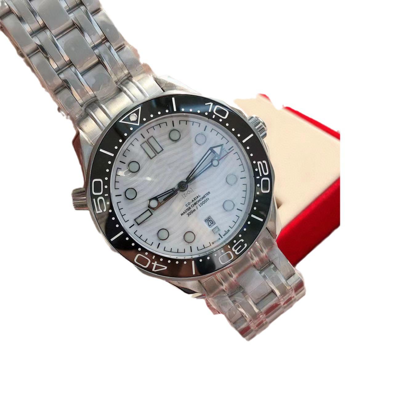 

Дайверские часы Seamaster 300m в европейском стиле из нержавеющей стали с керамическим безелем, люминесцентным циферблатом и автоматическим механическим механизмом для мужчин.